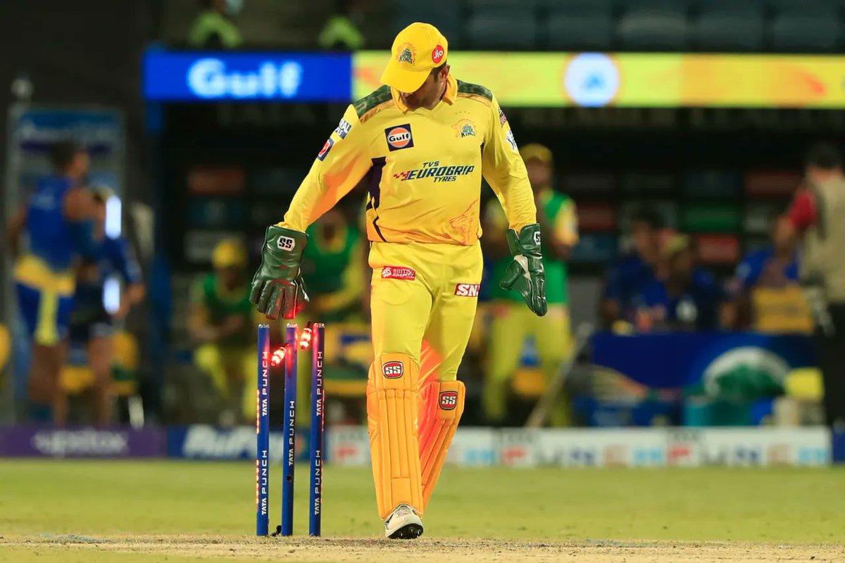Vidyadhar_R's tweet photo. Last ball in Pretorius bowling, that field set up - very close to bowler (non striker) at the leg side. Also, Trapped Tripathi, Pooran at square leg would have gone if it carried. Typical THALA day at the office 💫. https://t.co/br4IJmbLqO