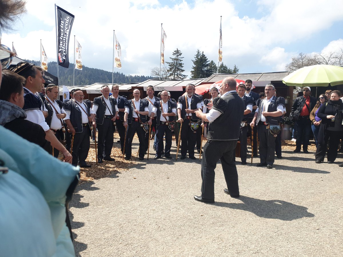 poi_switzerland's tweet photo. Rien à ajouter. Une 5ème parfaite. Merci à l'invité d'honeur. #mtdm Tête de Moine #tetedemoine #vacherin #fribourgeois #fribourg #bellelay #saicourt et toutes les personnes impliquées; visiteurs, touristes et organisateurs. @radiorfj @radiorjb @JuraTourisme @19h30RTS https://t.co/MVoSMjitUQ