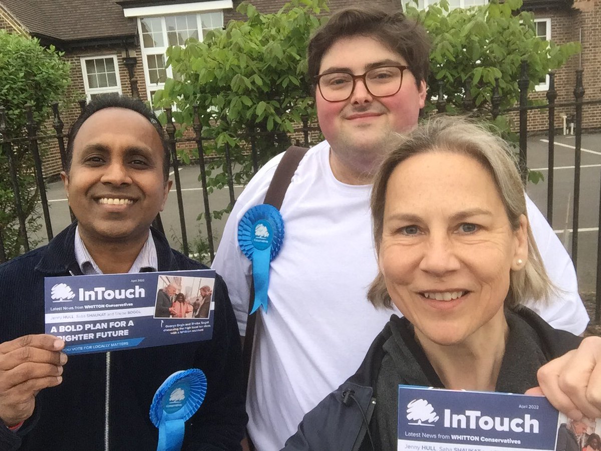 There are so many reasons not to be involved in politics right now, let alone do door to door canvassing &amp; frank conversations. Today was a special treat: joining supreme listeners &amp; communicators who value democracy, politics &amp; exchange of ideas. Thank you <a href="/buddhi_w/">Buddhi Weerasinghe 💙</a> @POlliffe98