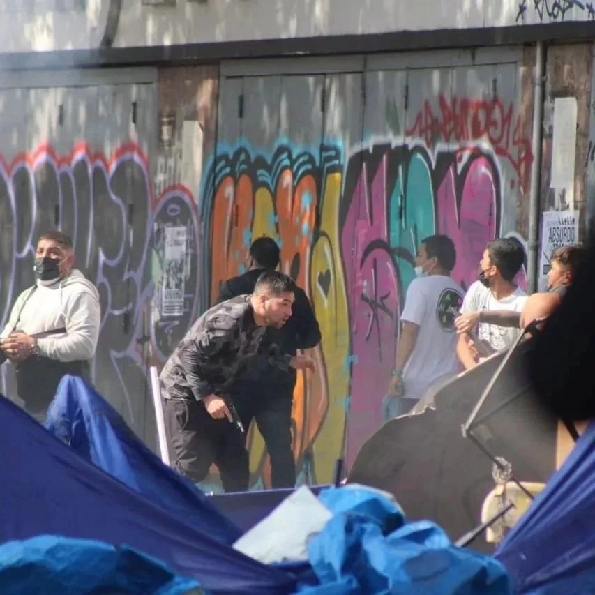 Chiledicebasta2's tweet photo. Este es unos de los que dispararon #1deMayo2022 #DiaDelTrabajador https://t.co/MnhMM0SSnG