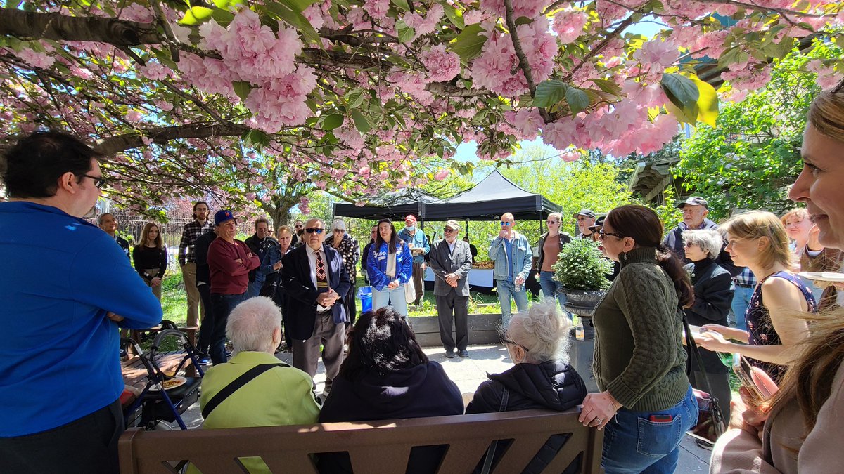 assemblymanjoe's tweet image. It is my honor to have the Greenpoint Post office named after me. Thank you to all friends, family, Lentol staff, gardeners at Lentol Garden - and the two powerhouse electeds, @RepMaloney and @SenSchumer  for their friendship and leadership!