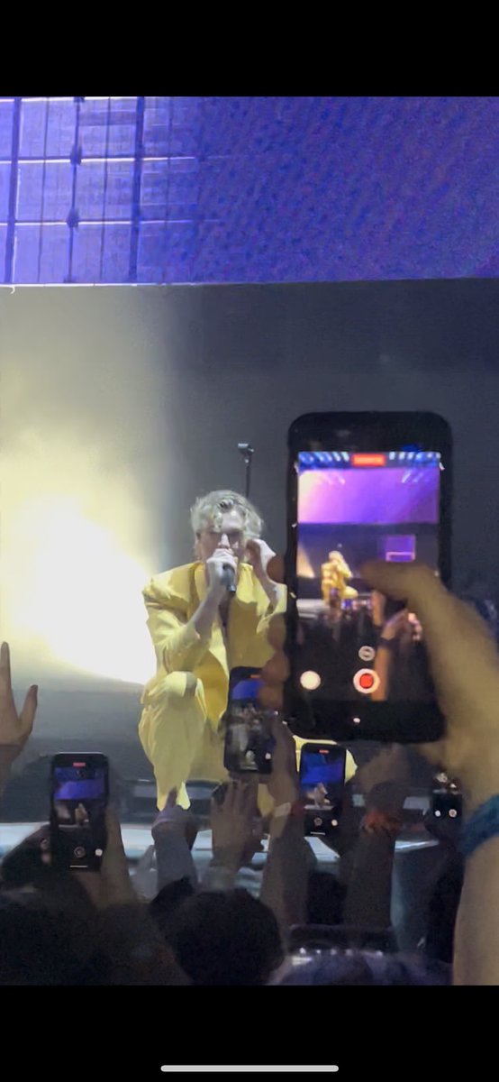 i’m sorrrrrrry ale fakt, że Luke patrzył się w moją stronę 😫 i can’t  #TakeMyHandKrakow