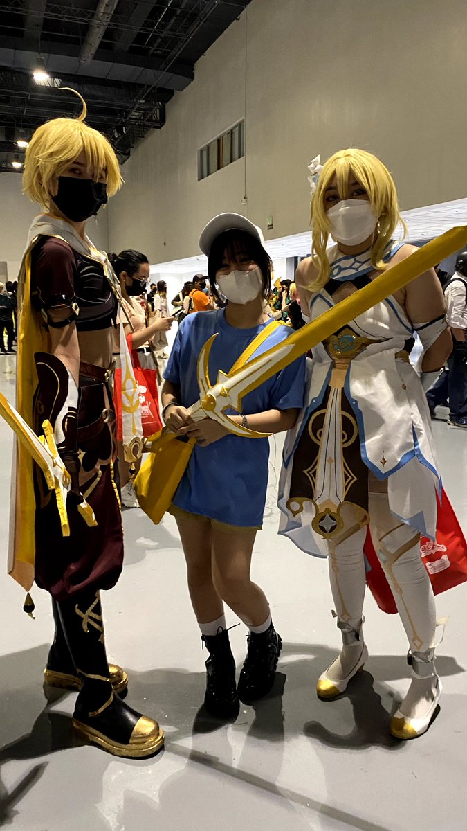 chewibewi's tweet photo. sadge konti lang vtuber cosplays nung day 1 :((( walang luca at uki :((( pero ang daming genshin characters hahahahha skl happy aq https://t.co/vyPQk936K7