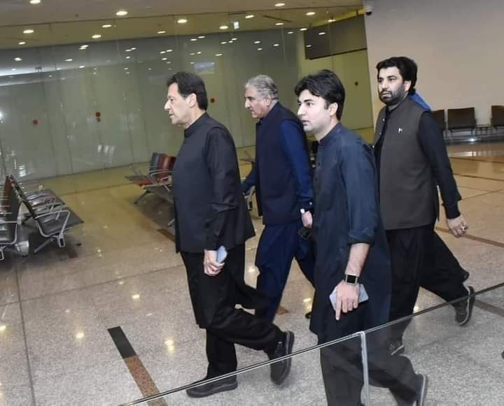 Dr_Morbius_'s tweet photo. گریس دیکھ رہے ہو گینگ کی😍

#الیکشن_کراو_پاکستان_بچاو https://t.co/JUFr9RXYdY