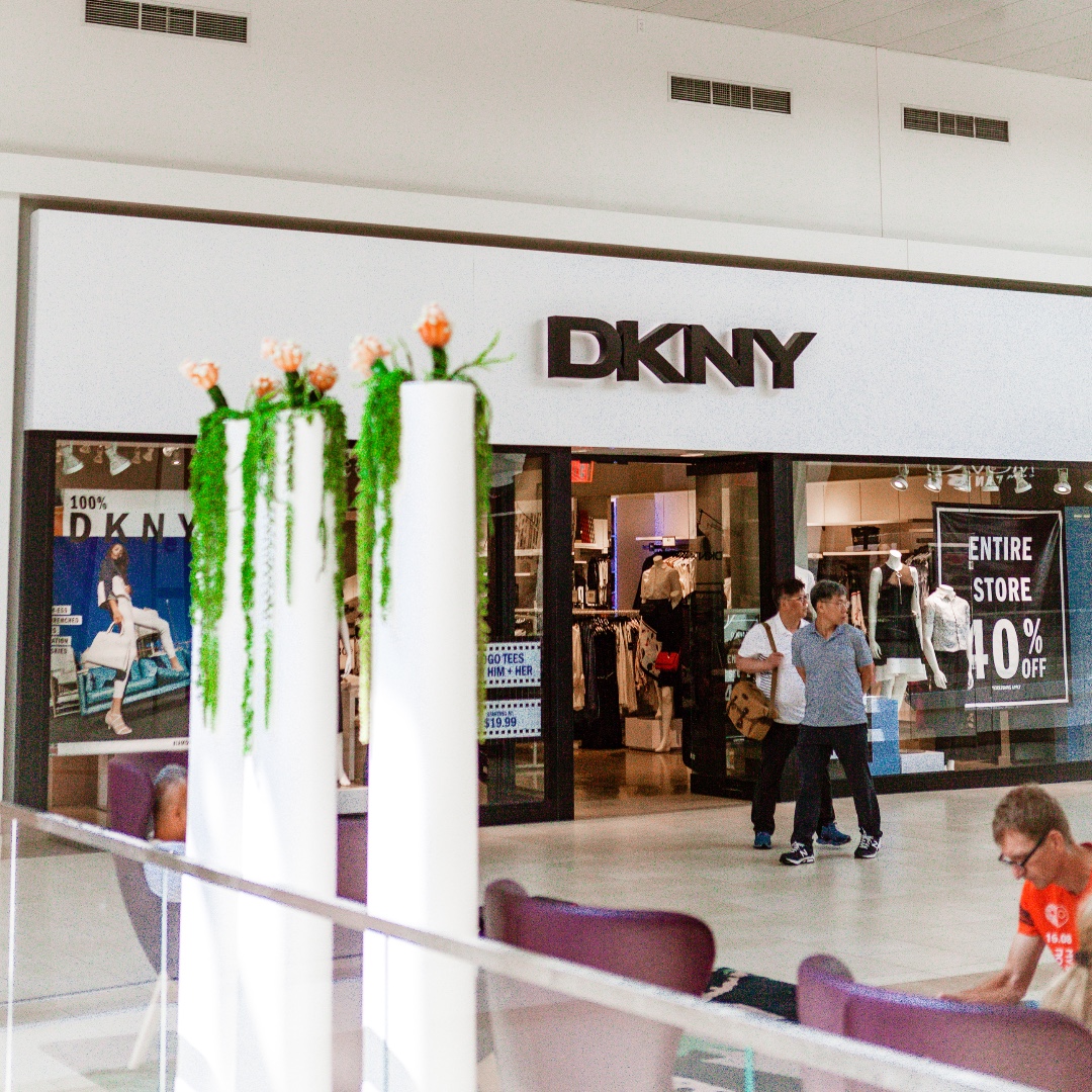 Mom visiting from out-of-state for Mother’s Day? 💕 Plan a day of shopping at Fashion Outlets of Chicago and she can earn a $20 reward.
bit.ly/3MvG30r