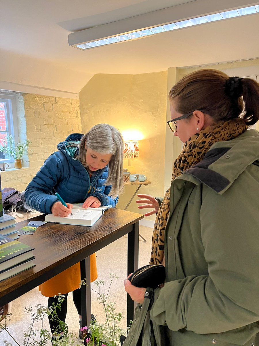 Jonesthejourno's tweet image. A bit rainy &amp;amp; chilly but who cares? BRILLIANT day @plantedcities #DesignforNature Great panel discussion about making farming work for nature &amp;amp; people with @FarmWilder @FWAGSouthWest @sam_sportsnews &amp;amp; thank you to everyone who bought #Dividebook &amp;amp; asked me to sign it 😀 #Chuffed