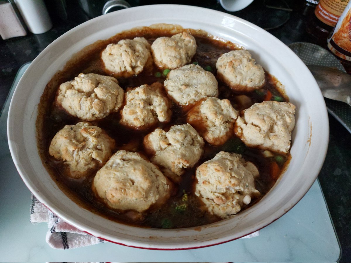 FearOfTheDuck74's tweet photo. I made a vegan chik'n and vegetable stew with homemade herb and nooch dumplings 😋 💗🌱🥰🙏🏽☺sooo delicious 💚
#vegan #veganfood #plantbased #homemade #veganfortheanimals https://t.co/4xCb2OSf09