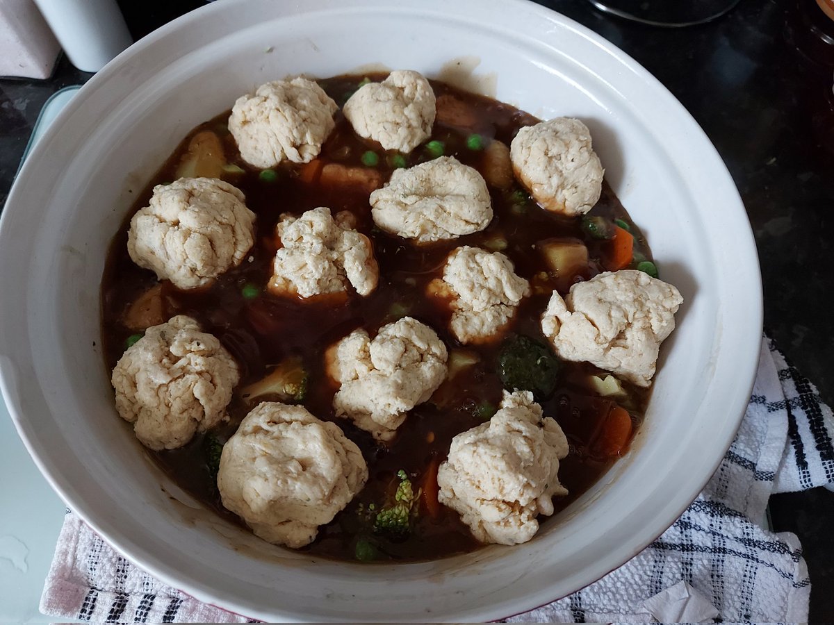 FearOfTheDuck74's tweet photo. I made a vegan chik'n and vegetable stew with homemade herb and nooch dumplings 😋 💗🌱🥰🙏🏽☺sooo delicious 💚
#vegan #veganfood #plantbased #homemade #veganfortheanimals https://t.co/4xCb2OSf09