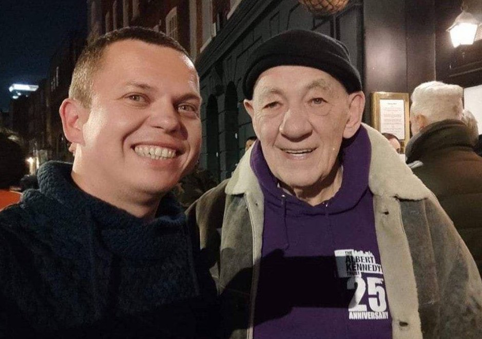 Kiborgzzz's tweet photo. #British actor Ian #McKellen arrived in #Lviv. Walking right now along Armenian street.
He is best known for his role as #Gandalf in The Lord of the Rings.
#Ukraine https://t.co/7Gyn9v2FgP