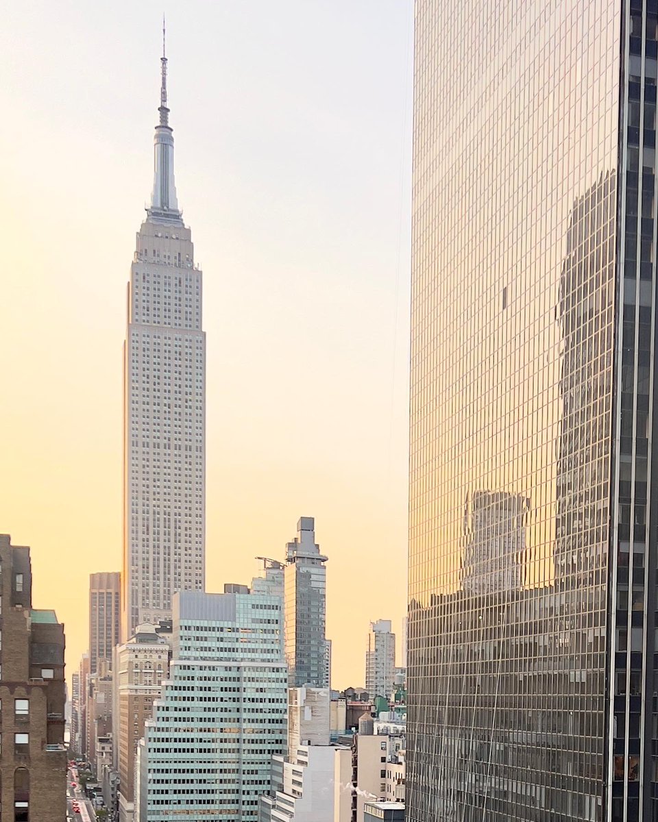 #empirestatebuilding #happybirthday #newyork #yellow #usa #Manhattan #geel #Amerika #sunrise