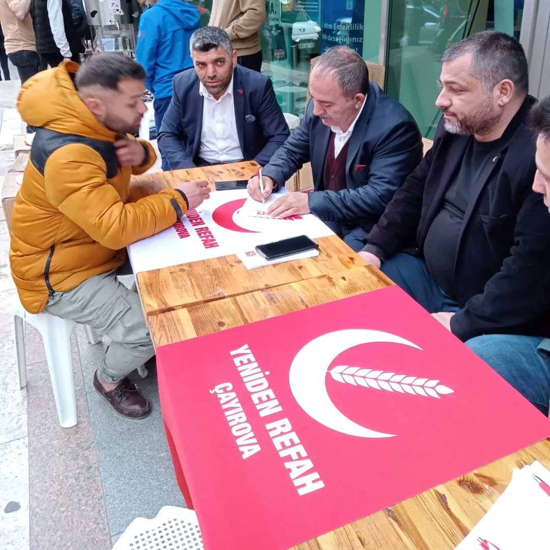 YENİDEN REFAH PARTİSİ ÇAYIROVA İLÇE BAŞKANLIĞI OLARAK YAPMIŞ OLDUĞUMUZ STANT ÇALIŞMASINDA 93 YENİ ÜYE YAPTIK.
ELHAMDÜLİLLAH