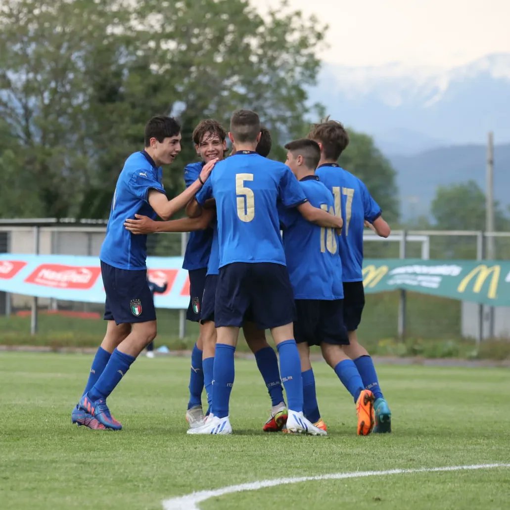 TorneoGradisca's tweet photo. 🏆 #Mosconi, #Pisani e #Maiorana: E' festa azzurra a Gradisca! 

🇮🇹 La nazionale italiana del ct #Favo batte per 3-0 e riconquista il Trofeo dopo 14 anni!

#fussball #futbol #calcio #football #soccer #torneo #italia #italy #repubblicaceca #czechrepublic #streaming #live #thefinal https://t.co/DMfYqhbP0Q