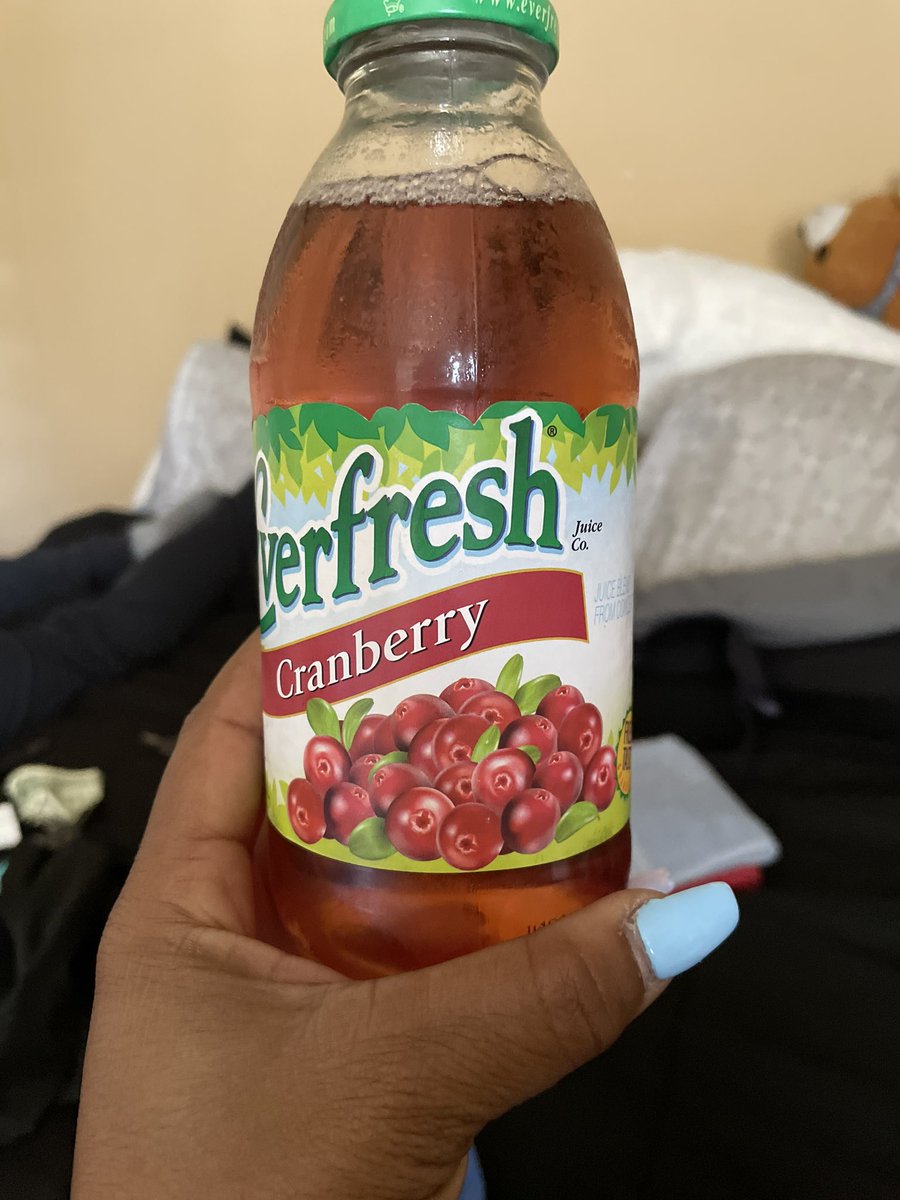 KingNaYaCi's tweet photo. @EverfreshJuice This is NOT Cranberry Juice… There is no other label… I’m afraid to drink it. #toolight #CranApplemaybe https://t.co/pMBgI3nmjr