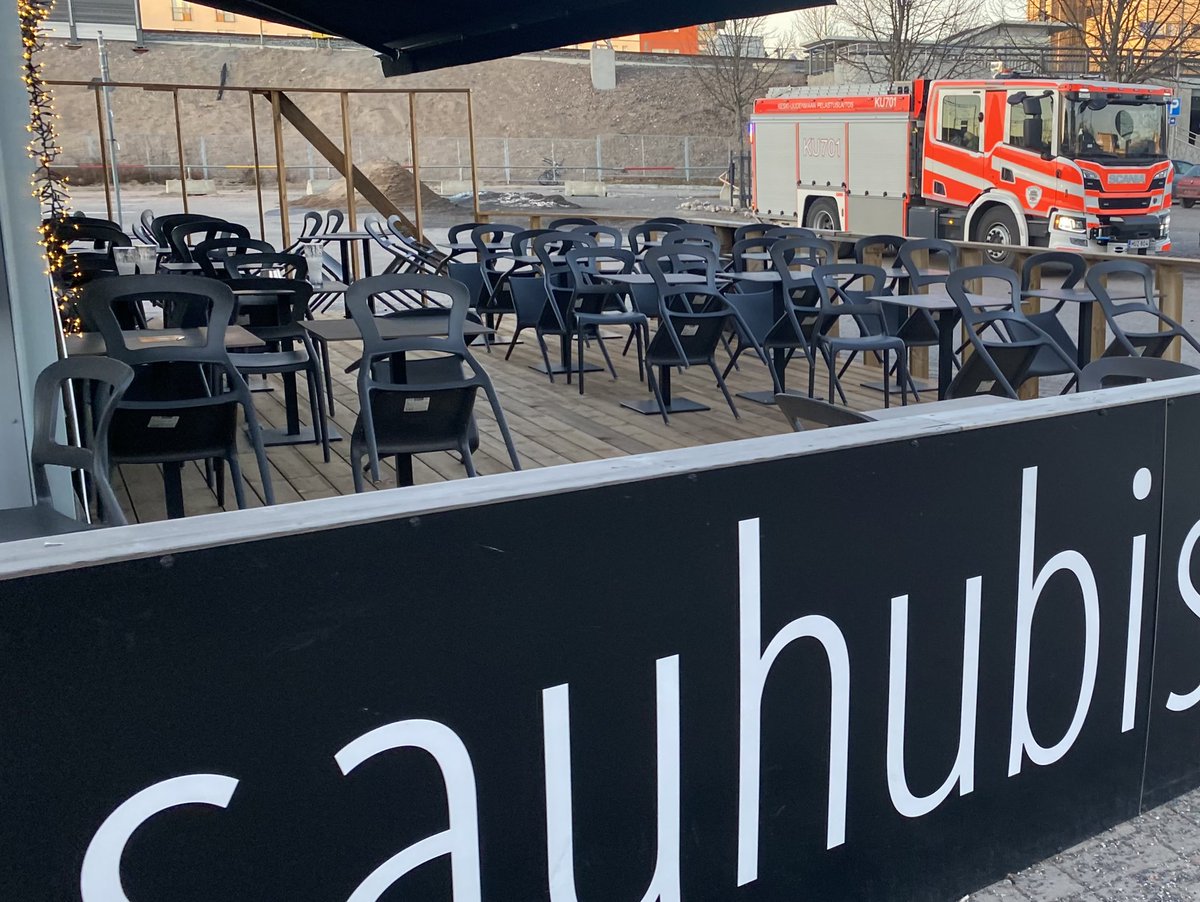 JuliusRito's tweet photo. Töissä 24h.
Hälytyksiä ja ruokaa😃
Hyvää Vappua kaikille! 🎉🎀🎈
#FinnHEMS #FH10 #lääkäriyksikkö
#KU701 #SAUHU #Järvenpää https://t.co/gCgUhL90fh