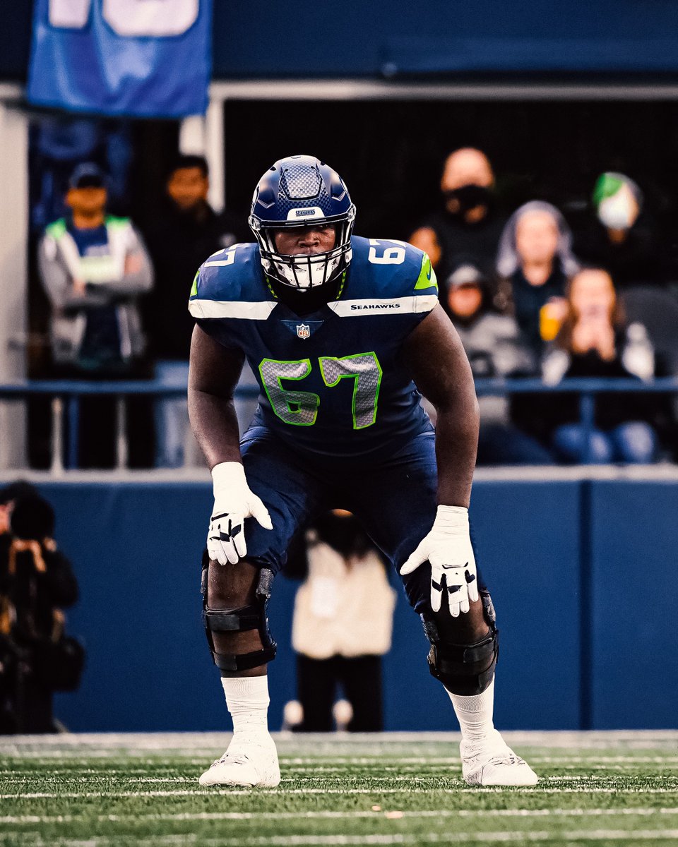 First look 👀

#GoHawks x <a href="/CharlesC_67/">Charles Cross</a>