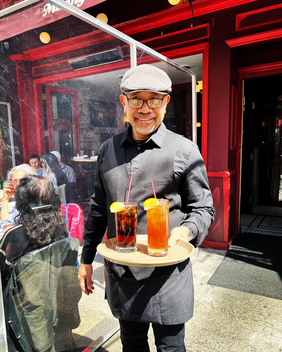 MannysBistroNY's tweet photo. The sun is out, it’s finally warm, the neighborhood is hopping, and Leo is looking especially dapper in his hat today. It’s the perfect day for an Arnold Palmer — swing by! #mannysbistro #uws #arnoldpalmer #drinks #nyc #springhassprung #springtimeinnewyork #upperwestside https://t.co/uGQ0zjYNWV
