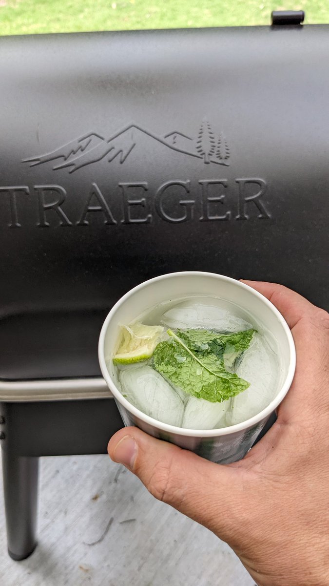 mojitospaceman's tweet photo. Chilling with APDiddy himself!! And the mojitos are flowing! https://t.co/SrZd3W1SOT