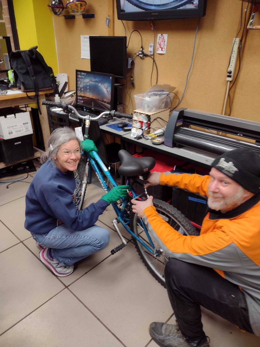 TheMakeSpaceSC's tweet photo. Helping community member get her $15 bike from salvage ready to ride! https://t.co/6inVPRidId