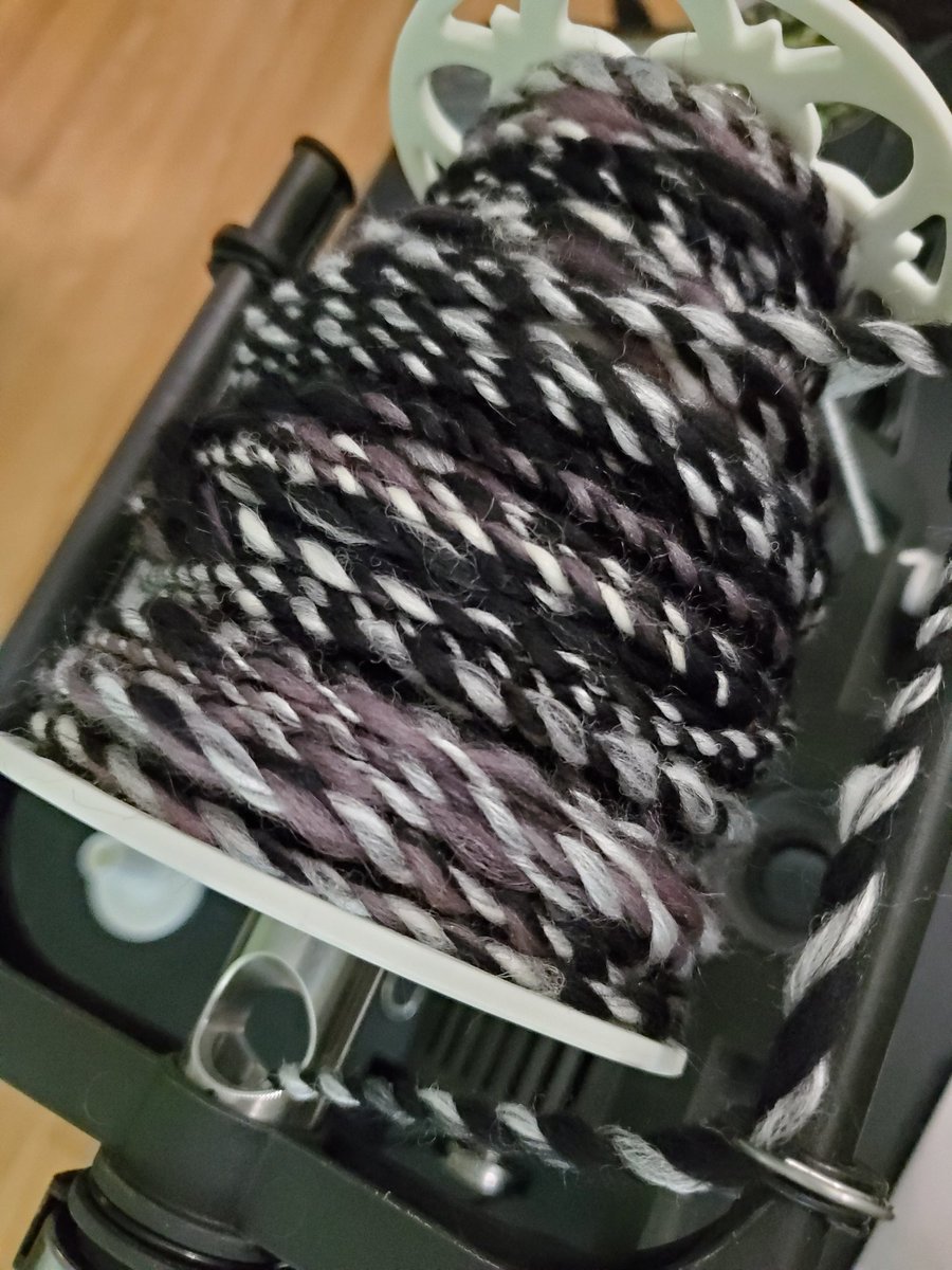 HHandmade's tweet photo. Just spun this beauty up with wool scraps I got in a mixed grab bag. Not too shabby eh? #yarn #crafting #handspun #spinning #fiberart #spinyarn #spinningyarn https://t.co/m4hldiNxqV