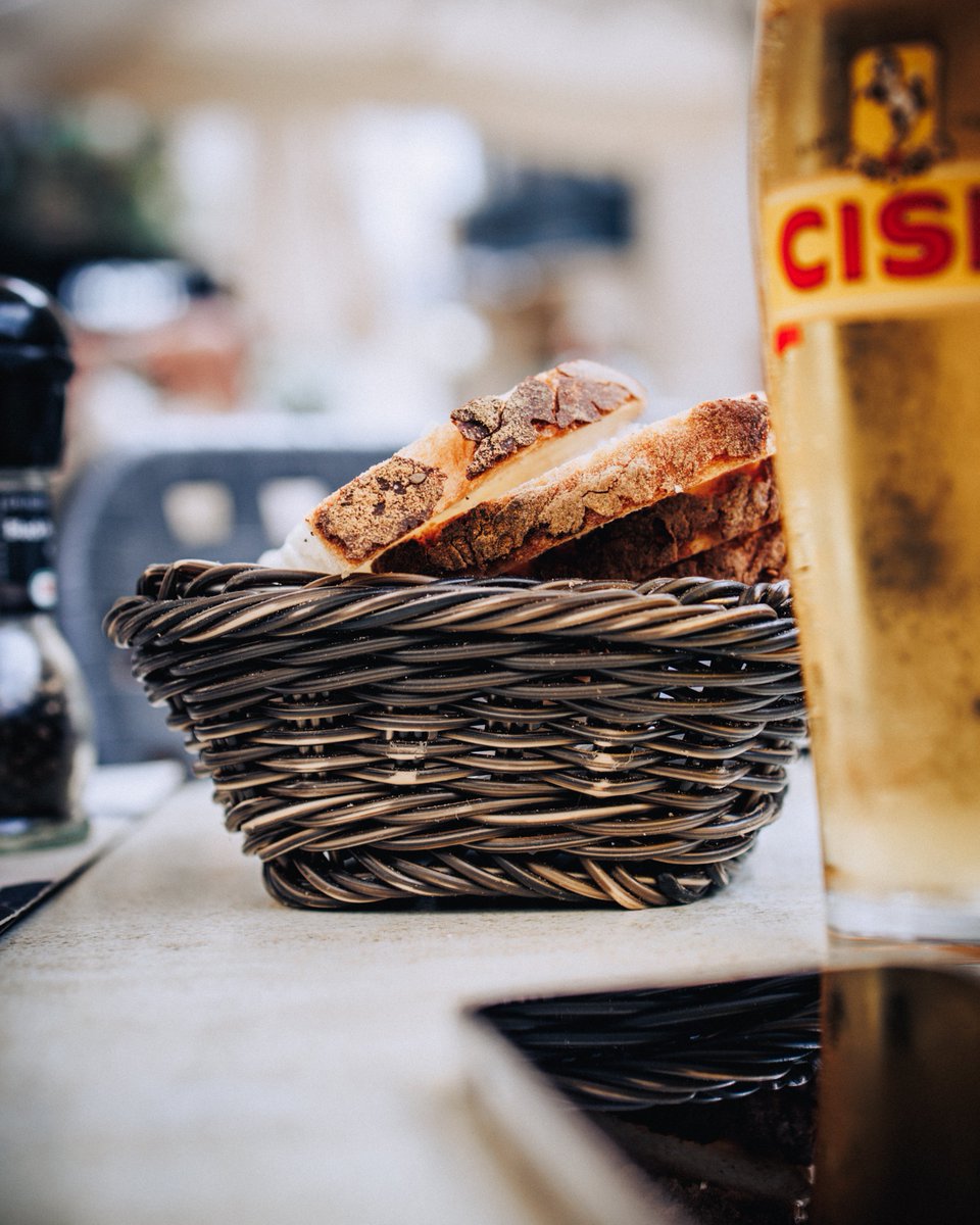 igorognjanovic's tweet photo. Leba i igara 🤣😉🍞🍺 https://t.co/2htEEC598W