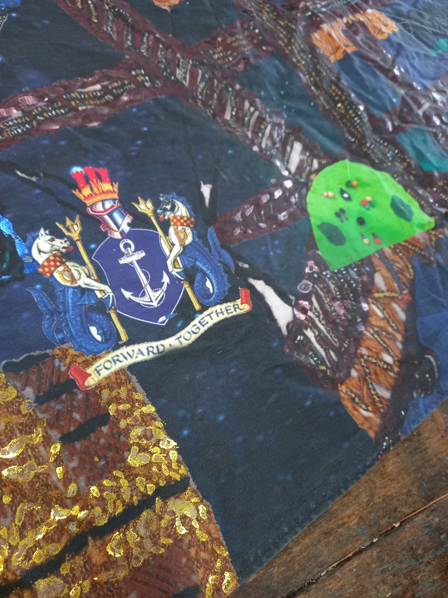 We popped into @intraarts at the weekend and got a glimpse of their new <a href="/EbbAndFlowFest/">EbbAndFlowFest</a> exhibition, featuring these flags from public workshops &amp; <a href="/KalikasArmour/">Jatin Patel</a>. You can see the exhibition in Intra's window from early next week.
<a href="/ace_southeast/">Arts Council England, South East</a> @winkiepaul <a href="/MedwayArts/">Medway Arts</a>