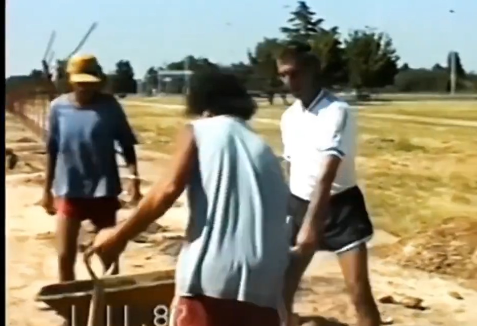 escobasybidones's tweet photo. Un año después de ser Campeón del Mundo agarra una carretilla y se pone a construir el Predio de Ezeiza. La otra cultura. La que le enseñó Zubeldia. La única verdad es trabajar y trabajar. Y dar la vida por la Selección Argentina. https://t.co/CSTt4zqSVK
