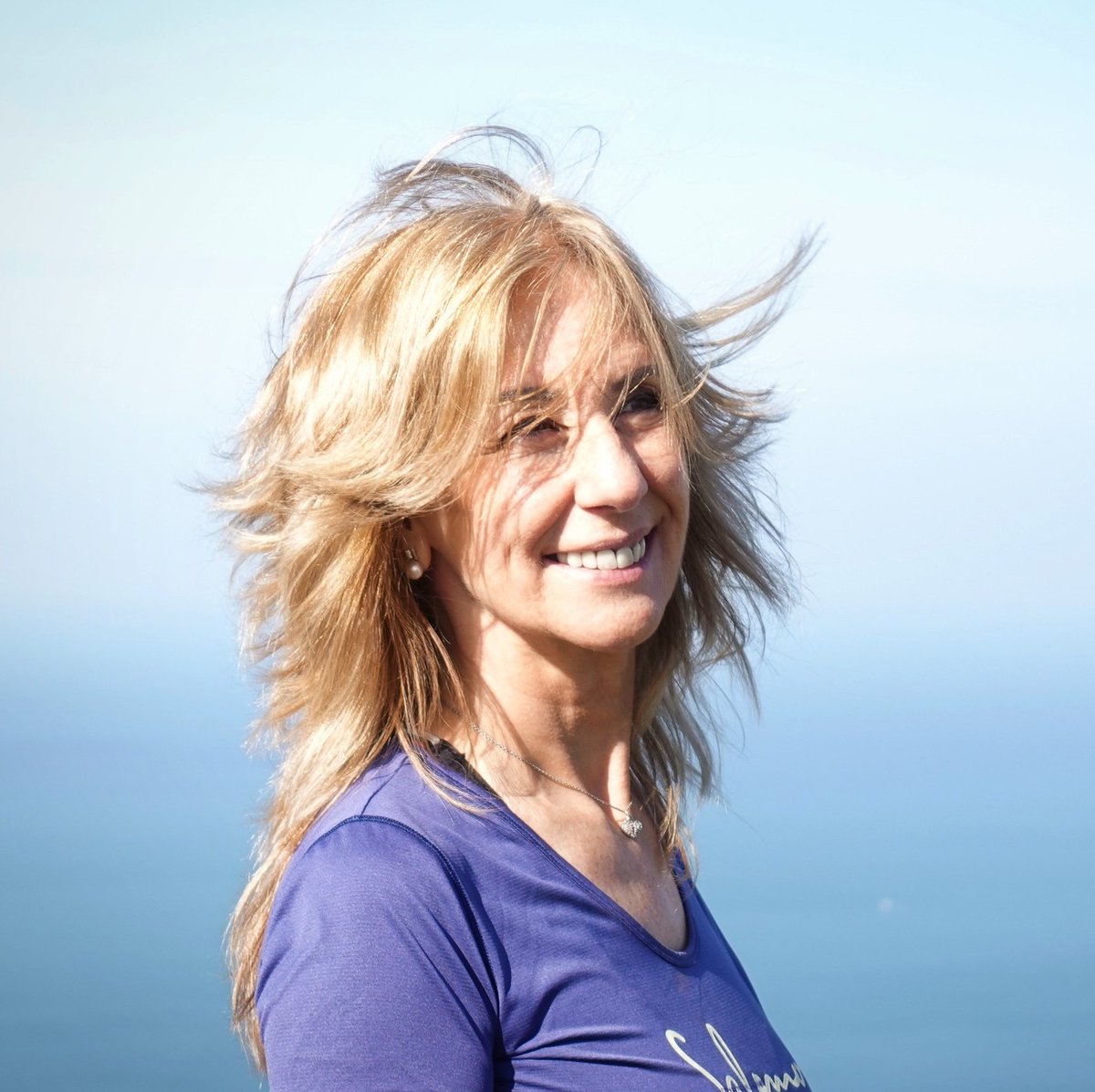 ... se cansa, se ríe, juega, baila..... pierde la paciencia y se desquicia 😱😤. Y al día siguiente, vuelve a intentarlo todo otra vez!

Es mi ama! Un motivo para sonreír 🥰! Guauuu guauuu
#FelizDíadelaMadre