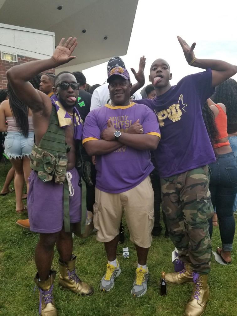 Jonwiqq's tweet photo. Rho Psi 3x the legacy continues💜
ΡΨ 93 x ΡΨ 21 x ΡΨ 22🐶⚡️ https://t.co/4IOarVmDz4