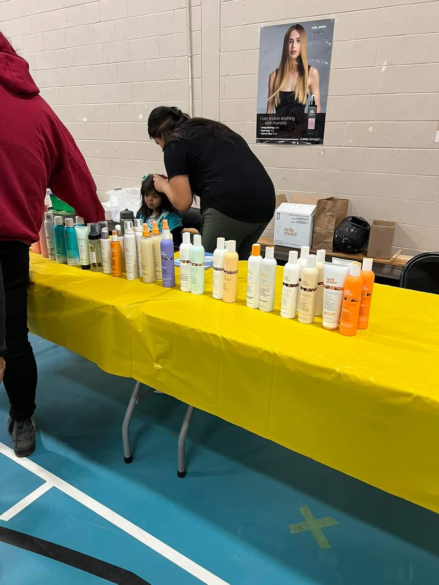 GilbertP4341's tweet photo. Sipekne'katik Craft Fair happening, lots of Indigenous vendors, only one hour left. #Sipeknekatik #IndianBrook https://t.co/JVwGb5Fw28