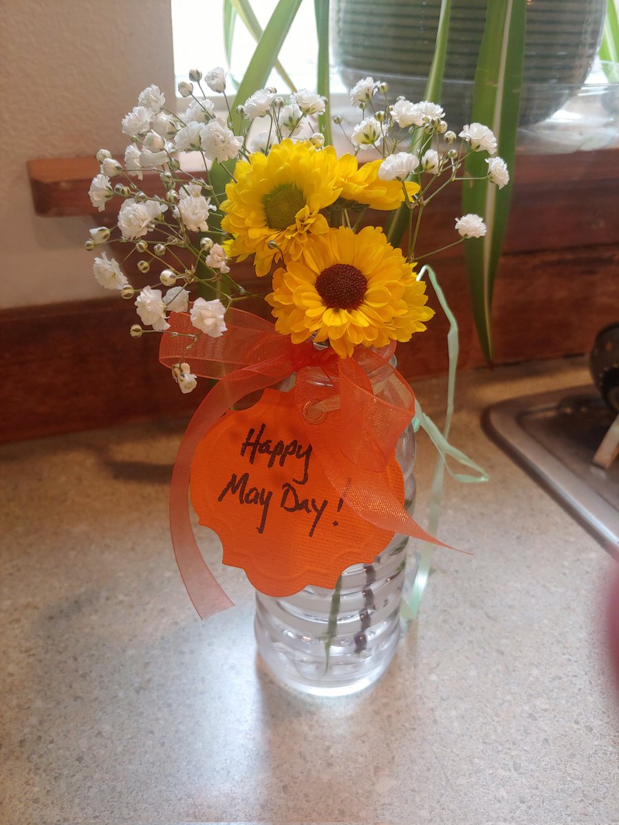 karebearwilli's tweet photo. May day! https://t.co/Gnj7HztCTJ