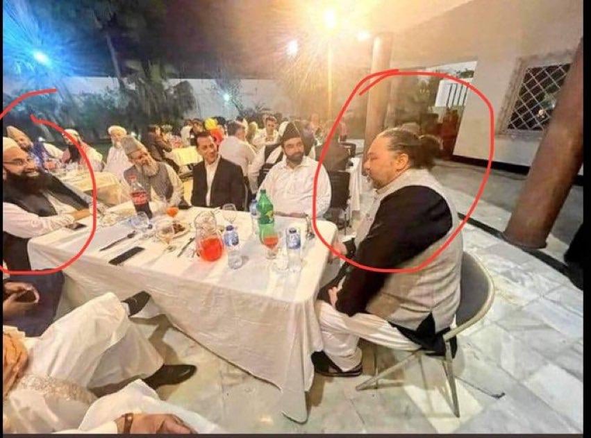 “لوٹے تو لوٹے تھے
                      مُلے بھی نا چھوڑے ہم”
۔۔۔
سیم پیج پر لانے والی ریڈ انڈین بلا ۔۔ 
#الیکشن_کراو_پاکستان_بچاو