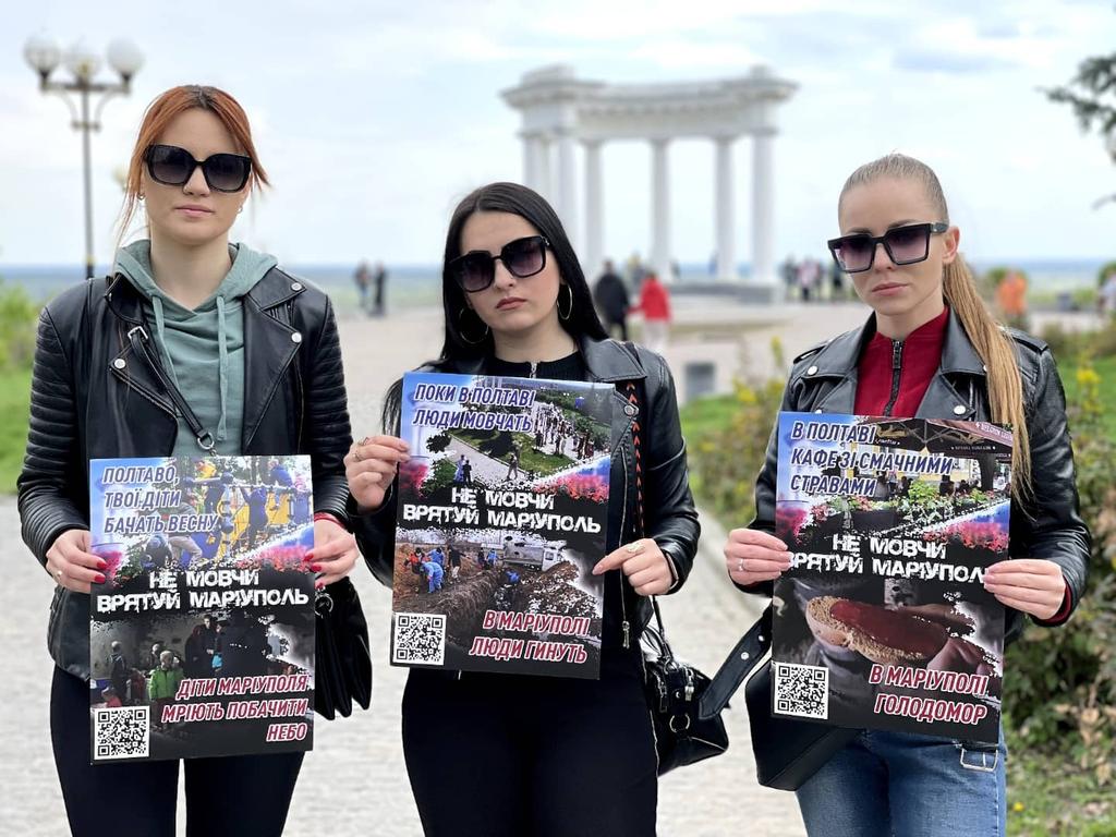 nc_poltava's tweet photo. Провели інформаційну кампанію в підтримку жителів та захисників оточеного Маріуполя

Наші герої зараз там стримують неймовірні сили ворога, допомогають цивільним і мотивують своїм прикладом всю країну. Ми маємо про них говорити всюди і постійно

Не мовчи і ти – врятуй #Маріуполь https://t.co/1BStuJtxg3