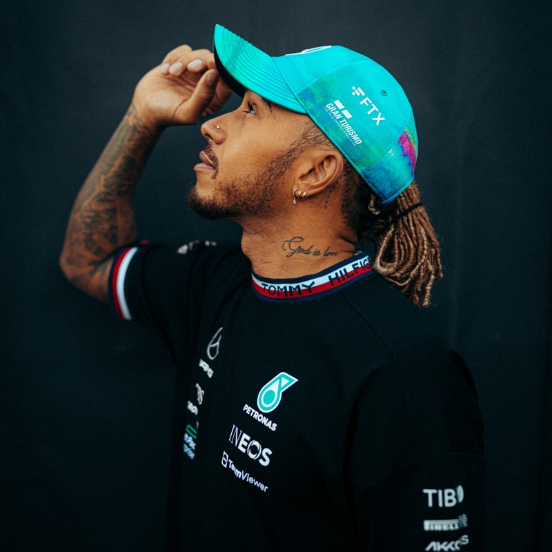 MercedesAMGF1's tweet photo. 🚨 NEW DROP 🚨

Show your colours 🎨 Get your hands on the Lewis Hamilton Miami Collection now 👇