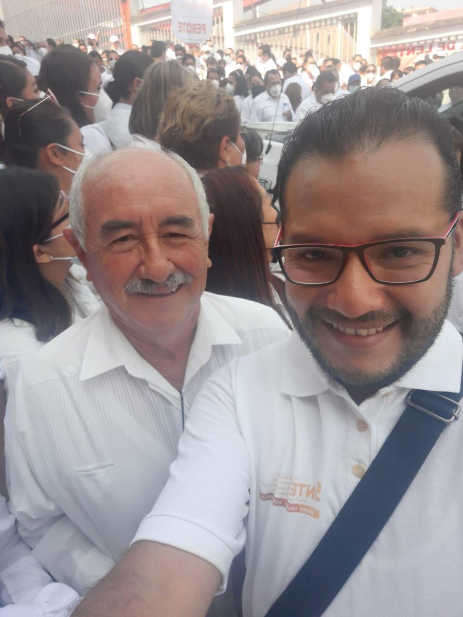 Isa_Chaias's tweet photo. Conmemoración 1o De Mayo
#SNTE32
#EquipoPolítico
#DII14
Demostrando unidad, Trabajo & Compromiso https://t.co/E2S8SWbPam