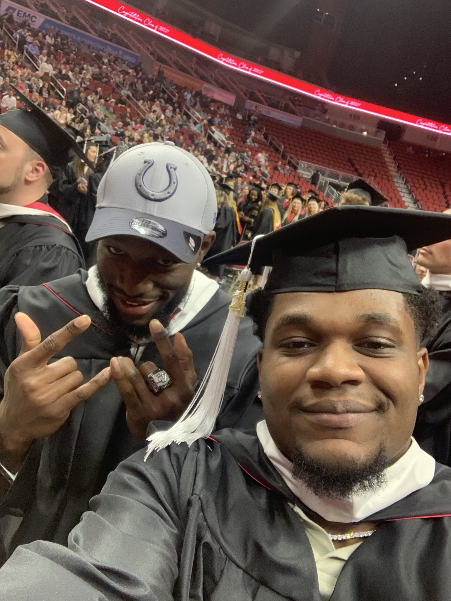 Brenden Flowers on Twitter "Not everyday you get to graduate and sit