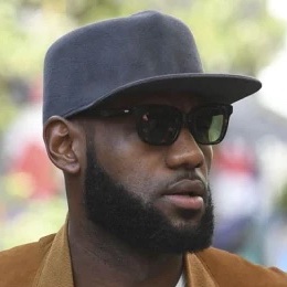 #NFTsvsCelebrities vol 15
CryptoPunk #4148 vs Lebron James

#NFTs #NFTCommmunity #Nftarts  
<a href="/larvalabs/">Larva Labs</a>
 
<a href="/yugalabs/">Yuga Labs</a>