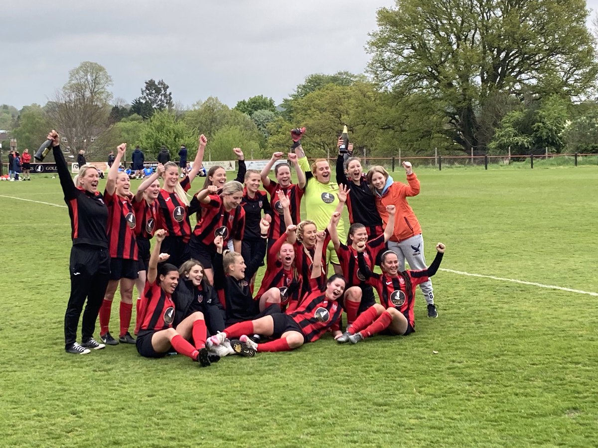 LiveGRfootball's tweet photo. Congratulations @WarminsterLFC League Champions! https://t.co/hzNNoJNyb1