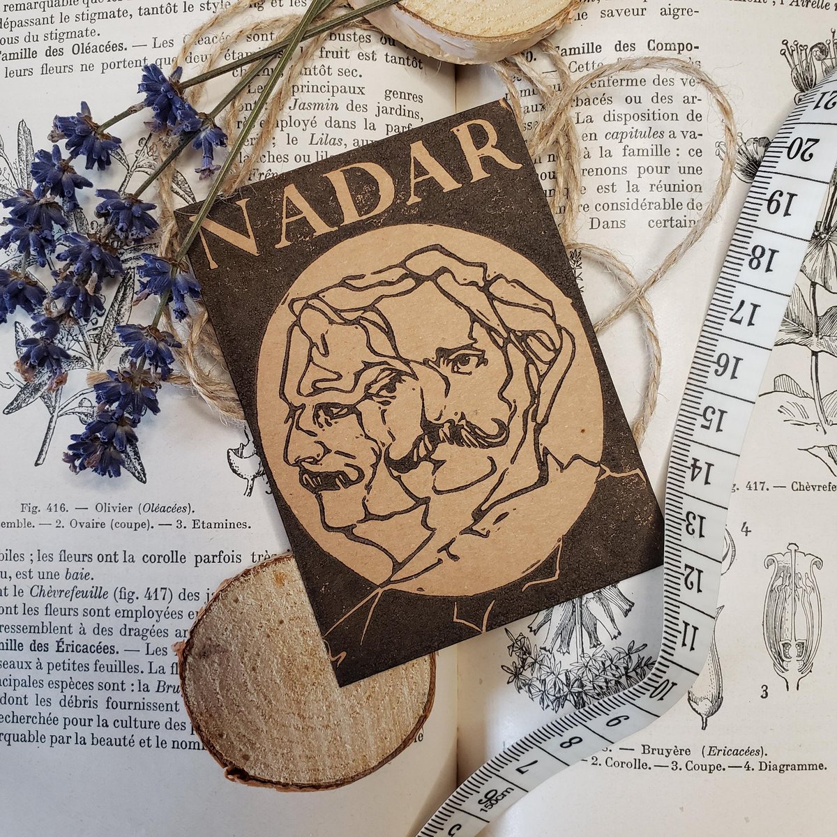 JubelMerlet's tweet photo. @bisonrimant Bonjour, moi c'est Jubel ! Designer graphique et illustratrice, je suis intenable : pyro-/linogravure, aquarelle, animation vectorielle ou painting, tout y passe !

Ma boutique est là :
https://t.co/JInkTHxCrT
Et mon portfolio (en cours) ici :
https://t.co/cbtXJOrApc https://t.co/OFIk7fIwbt