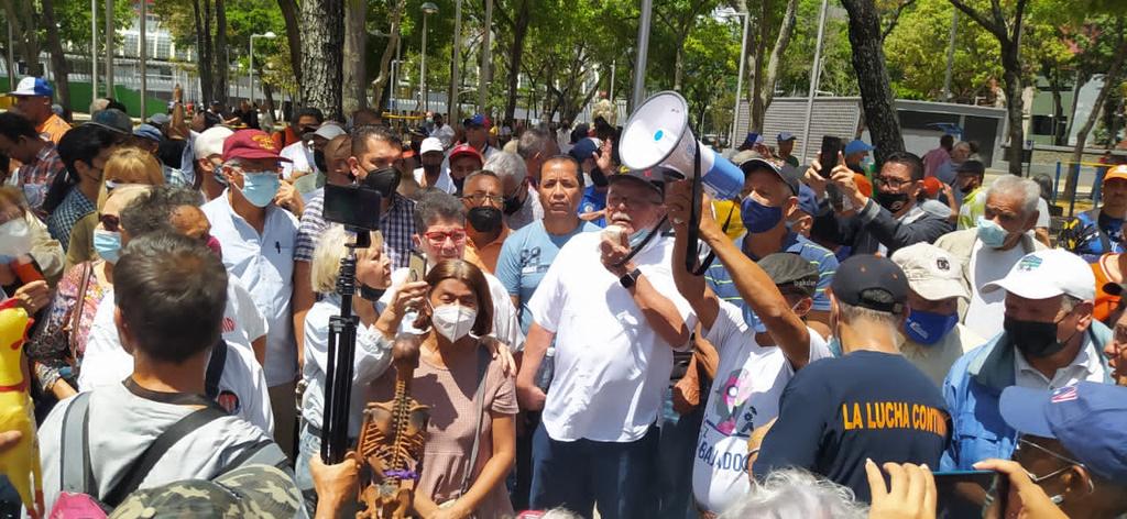 #Caracas Elías Torres Sec Gral de la @CTVinforma dijo en Parque Carabobo que los trabajadores seguirán en la calle protestando.
#1MayoDeLucha