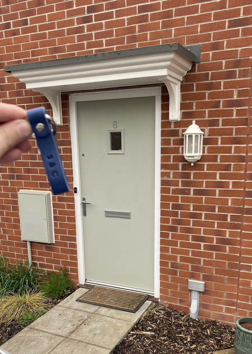 primaryteachsg's tweet photo. We did it! We finally have the keys to our first home! 🏡❤️ https://t.co/J9yYnoUV2v
