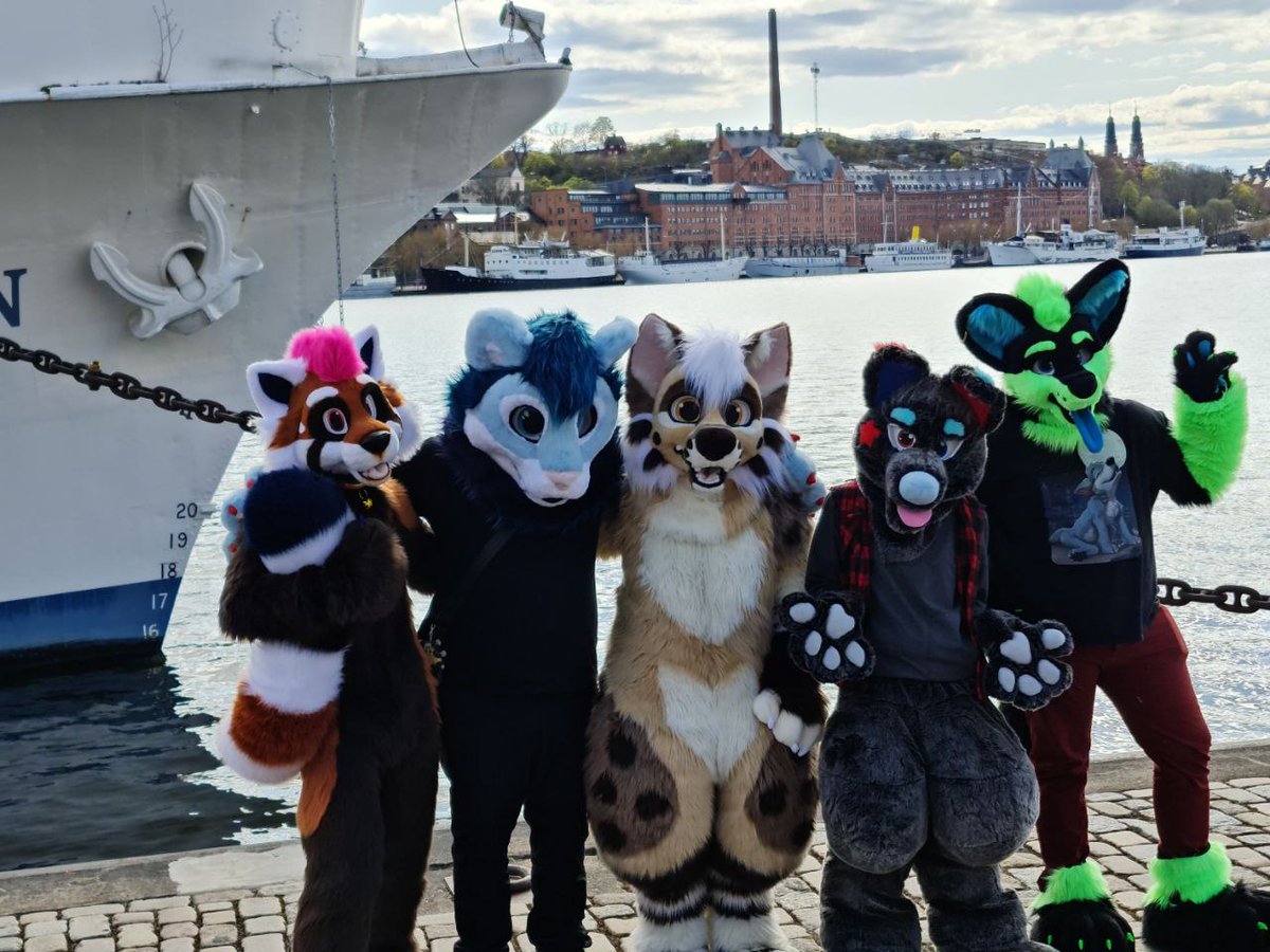 Arrack the sauna wuffer 🏳️‍🌈 tweet media