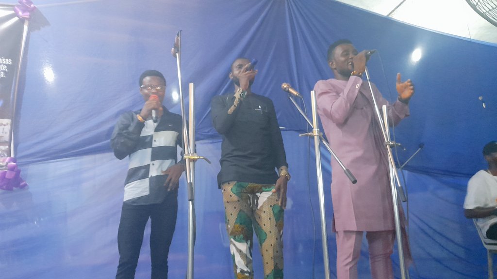 RejoiceAbuja's tweet photo. #MinisteringNow 
EmmyTwin 
#Rejoice #RejoiceAbuja #StBenedict #Music #Concert #JoyfulNoise #Praise #Worship #Abuja #Lokogoma #Rejoice2022 #Rejoice22 https://t.co/Y9nd43D1iX