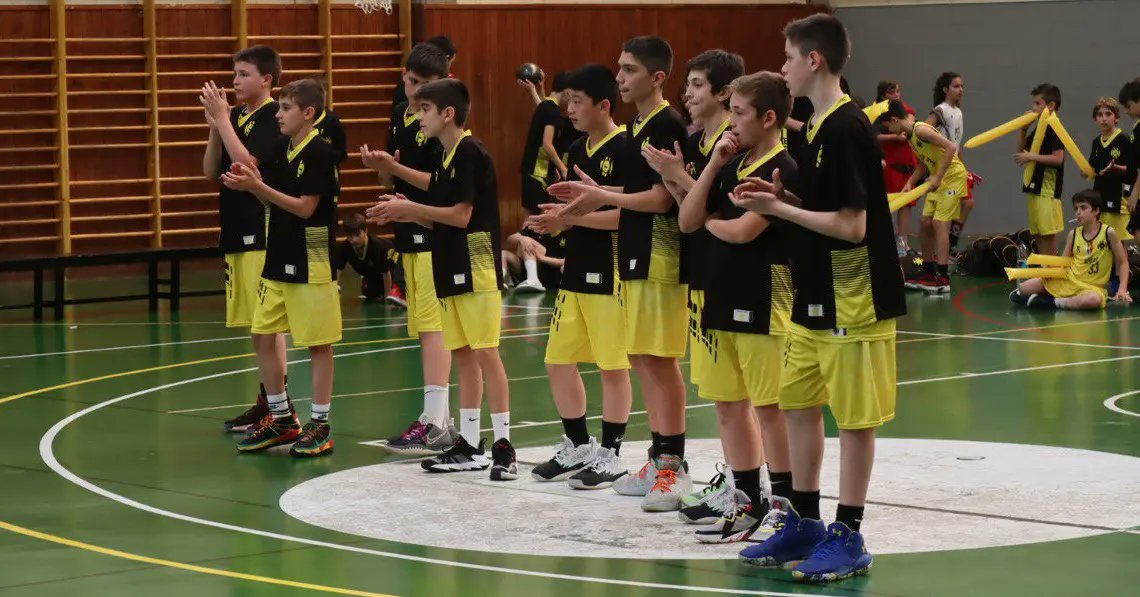BasketAlmeda's tweet photo. @12hsallereus | 🏀

🥇 CAMPIONS!!!🎉🎉🎉

👉🏻 El Mini 1 masculí es proclama 🏆Campió del torneig de Reus! Els nostres nois han superat a @stcasablancazgz a la gran final per 101 a 64.

👏🏻 Enhorabona, equip. Gran torneig i nova experiència a la butxaca!🔝😃 https://t.co/1THja64h29