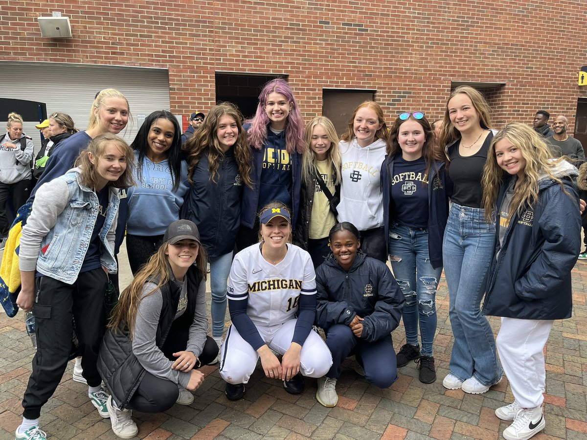 DCDS_Softball's tweet photo. Work hard, play hard! Fun team-bonding day getting to watch @umichsoftball and our awesome alumni @jgarmen20 get the W! 💙💛 https://t.co/wMz9126vR3