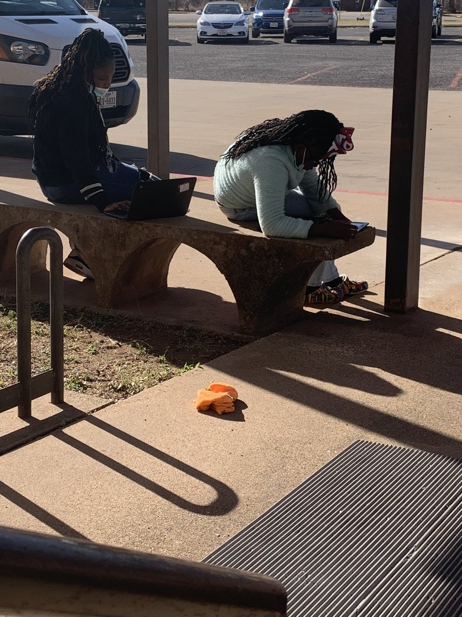 Cristina Manzel tweet media