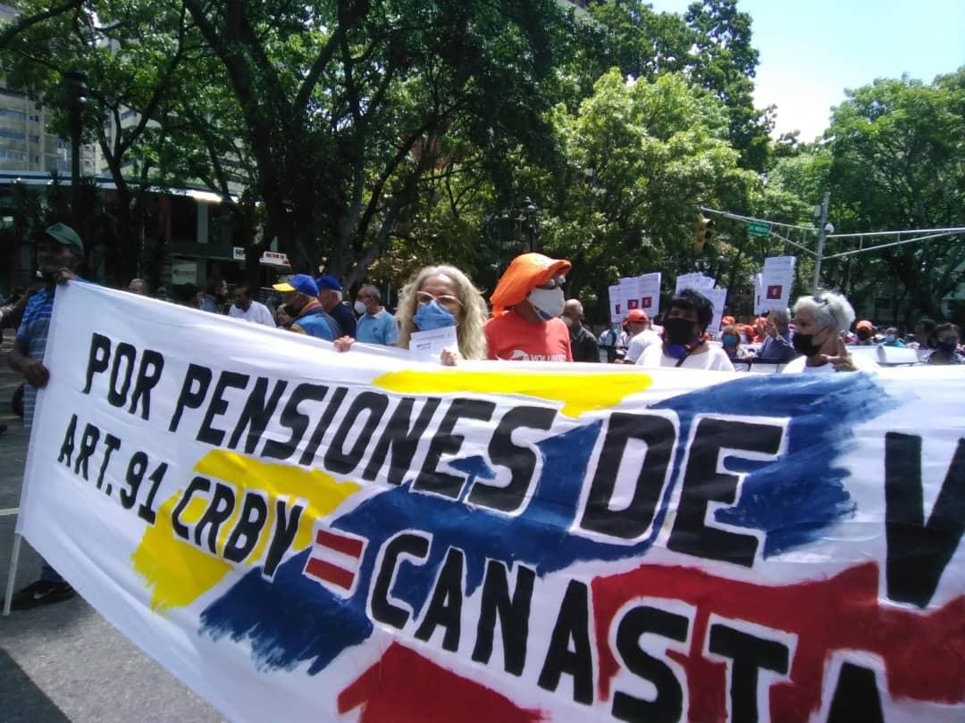 #Caracas Emilio Lozada, @pedropipogarcia y @edgaryviejitos en nombre de la Coordinadora de Pensionados y Jubilados de Venezuela anunciaron que la  protesta de los pensionados por pensiones de Vida, seguirá en las calles de Venezuela.
#1MayoDeLucha