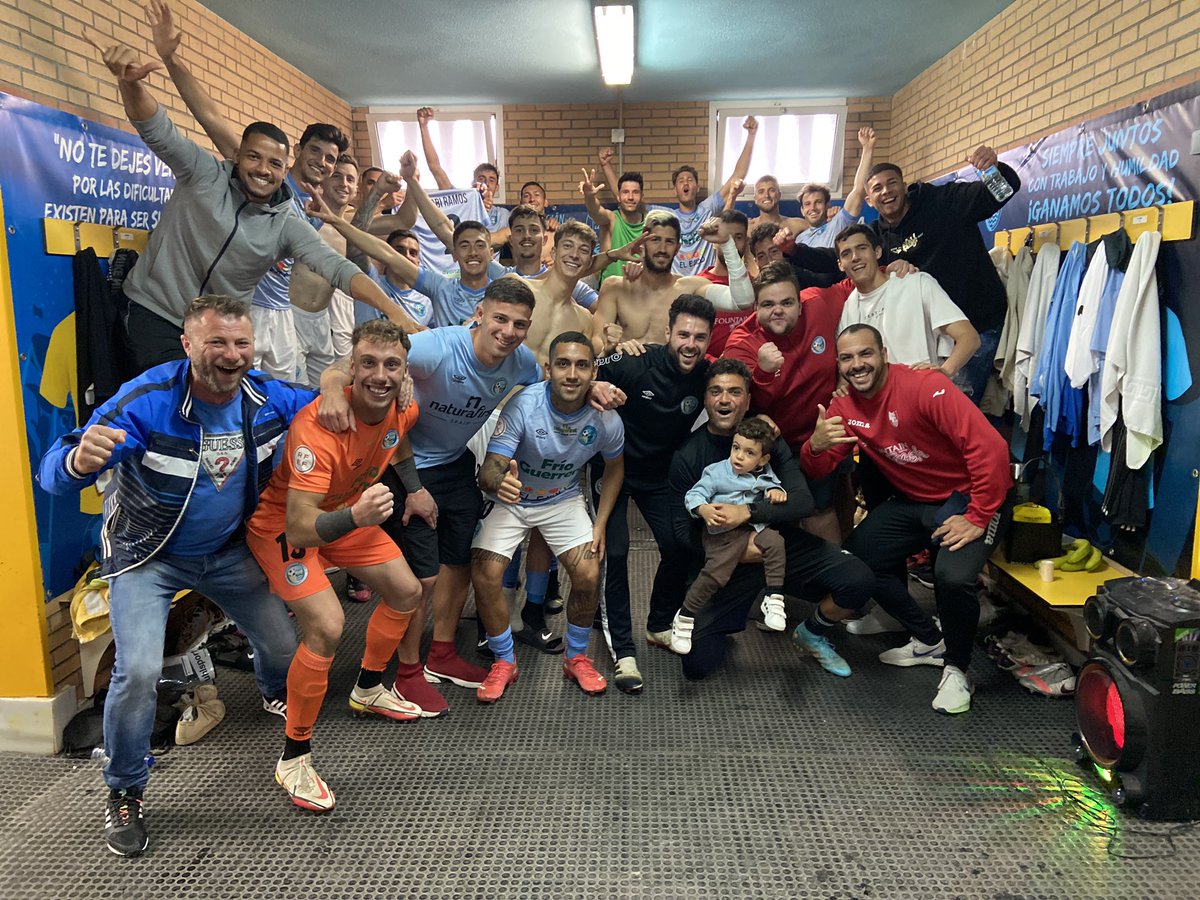 jesusgodino's tweet photo. Muchos me habéis preguntado por el vendaje del brazo y quería decir que tuve un accidente doméstico en el que me cogieron 8 puntos, aún así contento por ¡la victoria del EQUIPO! Un pasito más cerca del objetivo 💪🏽
Disfrutad celestes 💙 https://t.co/kUvBtO2Ali