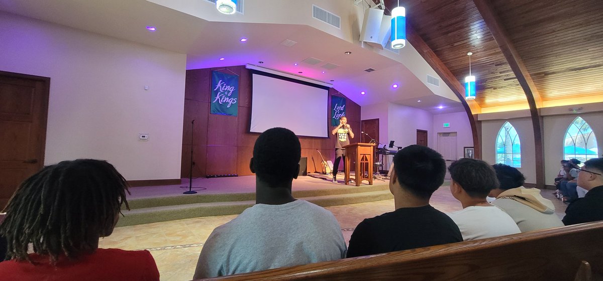 ImmokaleeFB's tweet photo. Incredible Sunday thanks to Pastor LeadingFox of Seminole Baptist Church for hosting @darrenwallerfdn.
This message was spot on and on time and the food &amp; fellowship afterwards was so appreciated! 
Countless individuals made today a tremendous success!
#Walltalk #SHINE #OneTribe https://t.co/eq46WZdbq1