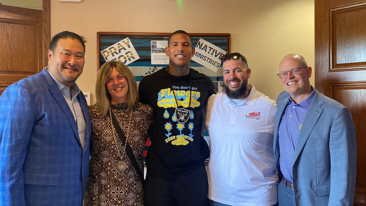 ImmokaleeFB's tweet photo. Incredible Sunday thanks to Pastor LeadingFox of Seminole Baptist Church for hosting @darrenwallerfdn.
This message was spot on and on time and the food &amp; fellowship afterwards was so appreciated! 
Countless individuals made today a tremendous success!
#Walltalk #SHINE #OneTribe https://t.co/eq46WZdbq1
