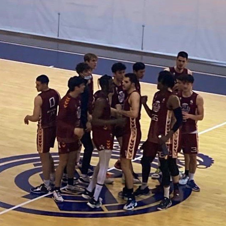 Se acaba la temporada con el equipo de liga EBA de <a href="/CBZentro/">Zentro Basket Madrid</a> 
Espero haberles ayudado a mejorar, a trabajar por conseguir sus metas y también por hacerles ver q las cosas se tienen q pelear. Si han aprendido una cosa de baloncesto y de como afrontar su vida me doy por satisfecho.